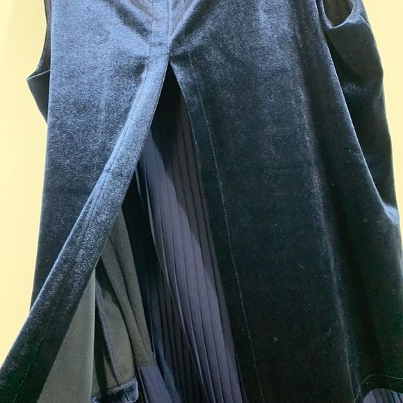 Rose+Olive Velvet Spaghetti Strap Top Deep Blue Pleated Detail Size Small - Picture 6 of 11